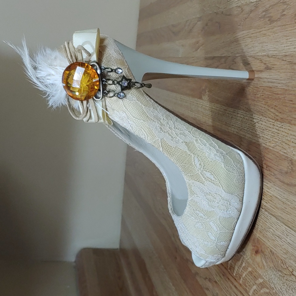 2 Lips Too Vintage Lace & Charm Heels 5.5 - Picture 6 of 15